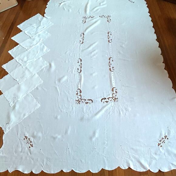 Vintage White Cutwork 97” x 62” Tablecloth Set w/ 6 Embroidered Napkins - Picture 5 of 16